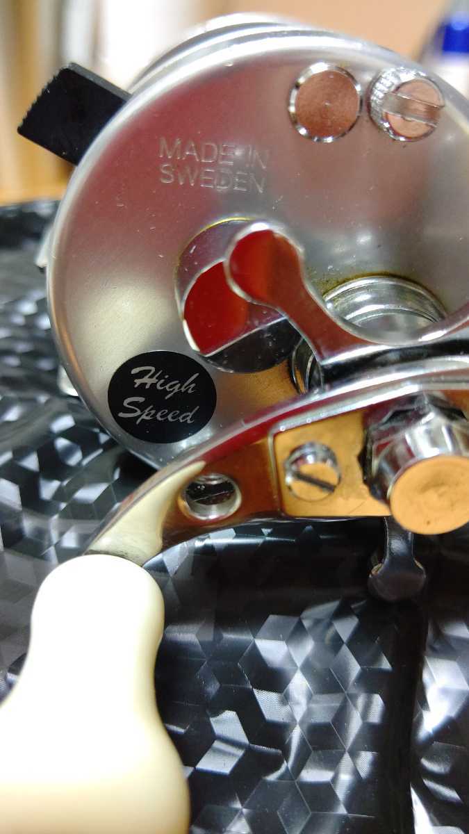 アブガルシア 2500C IAR 右巻き_3