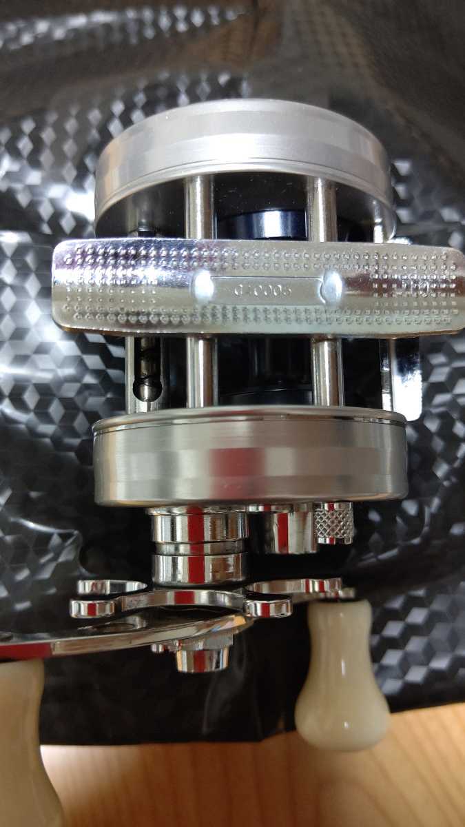 アブガルシア 2500C IAR 右巻き_4