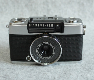 mI555]カメラ OLYMPUS-PEN-EE-3 ZUIKO 28mm f3.5 オリンパスペンee3 赤
