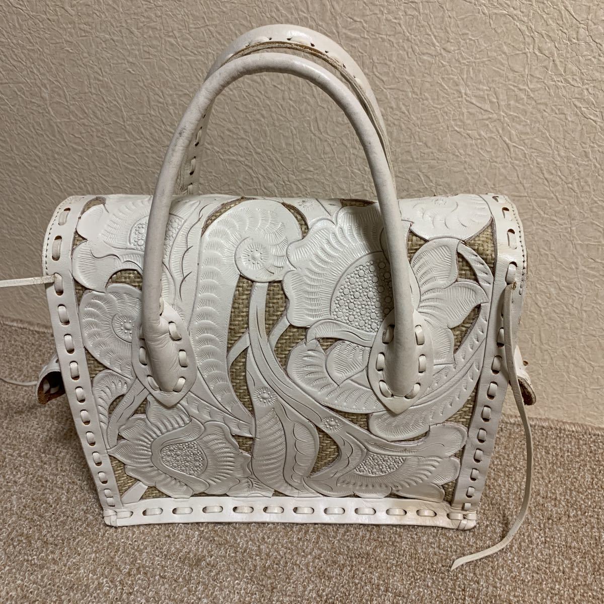 グレースコンチネンタル カービングトライブス マエストラsサイズ レザー カゴ 白 かばん バッグ 売買されたオークション情報 Yahooの商品情報をアーカイブ公開 オークファン Aucfan Com