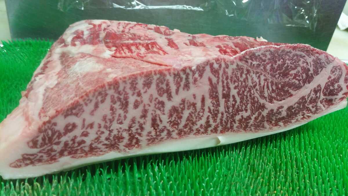 特選近江牛 滋賀県産 特選黒毛和牛 部位イチボ1.25kg(ロース)｜売買されたオークション情報、yahooの商品情報をアーカイブ公開 - オークファン ロース