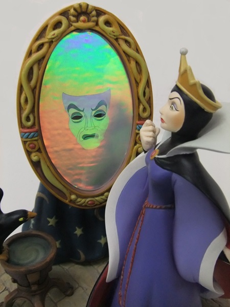 Disney ディズニー 白雪姫 Snow White Limited Edition 179 500 魔女の置物 ディズニー 売買されたオークション情報 Yahooの商品情報をアーカイブ公開 オークファン Aucfan Com