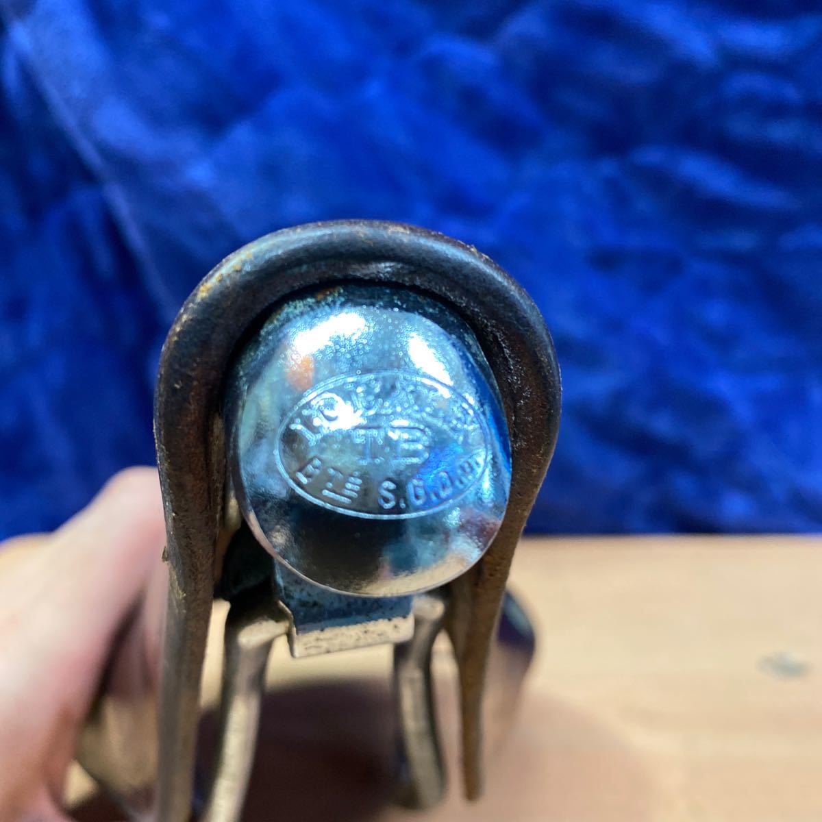 0 サドル IDEALE フランス製 イデアル レザーサドル アルミベース ルブールサイン入り IDEALイデアル90 サイクル サイクルグランボア 仏&frasl;フランス ビンテージ｜Yahoo!フリマ サイン入り大鋲 皮サドル サドルの中古品・新品・未
