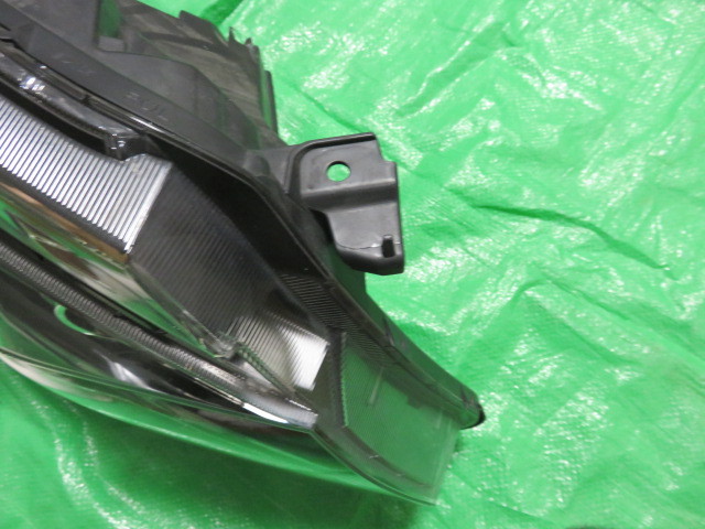 良品？ VOXY80前期右ヘッドランプユニット LED ユニット ヴォクシー