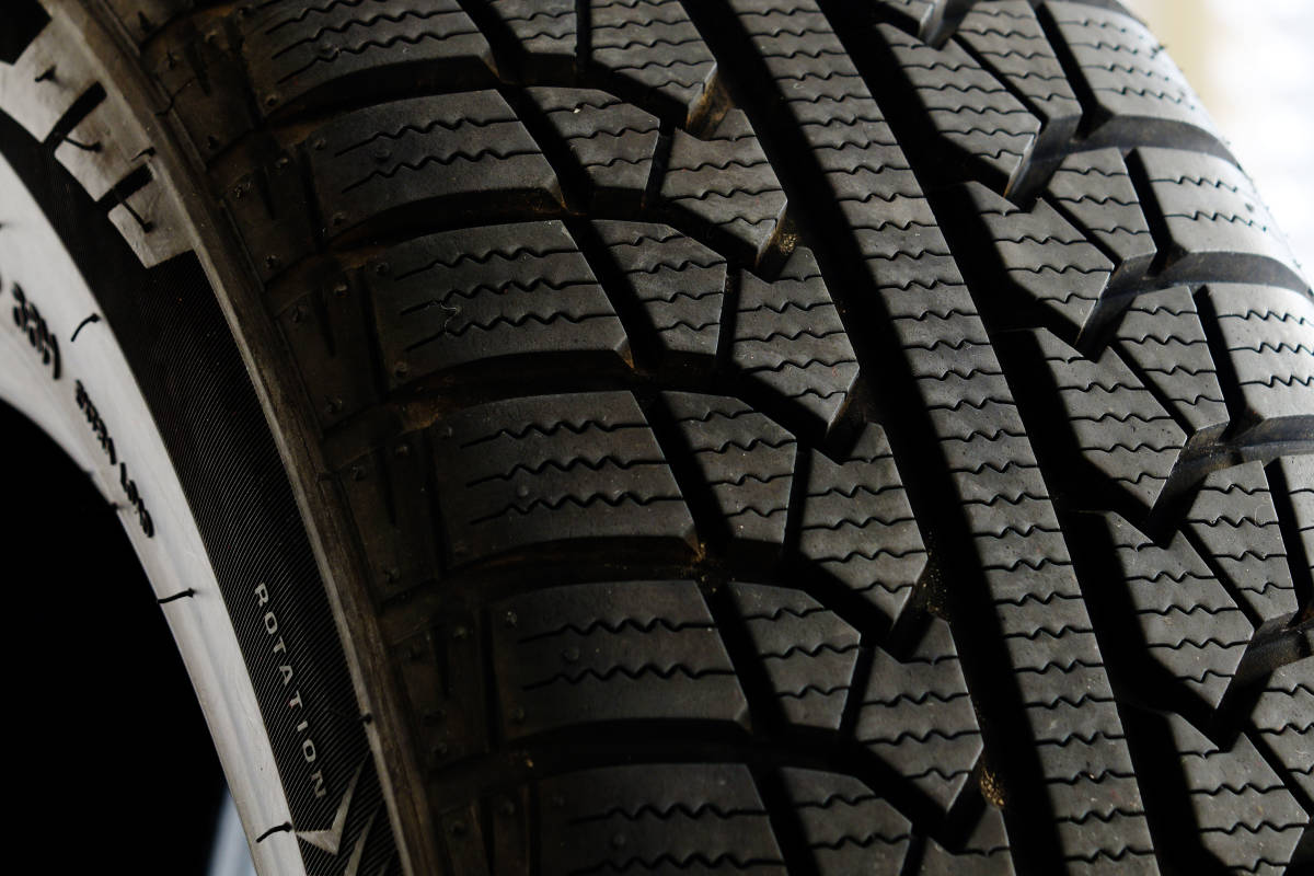 MOMO 4本セット 185⁄65R15 POLE : タイヤ スタッドレス Tires 