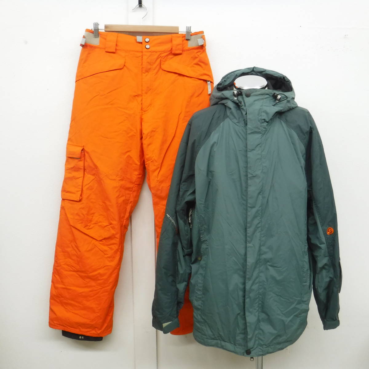 お得，人気SALE AIR TO GROUND A SEVEN メンズ ボードウェア上下 XLサイズ グリーン オレンジ系 DESCENTE ジャケット裏地メッシュ加工 リフト券ポケット(その他)｜売買されたオークション情報、yahooの商品情報をアー その他