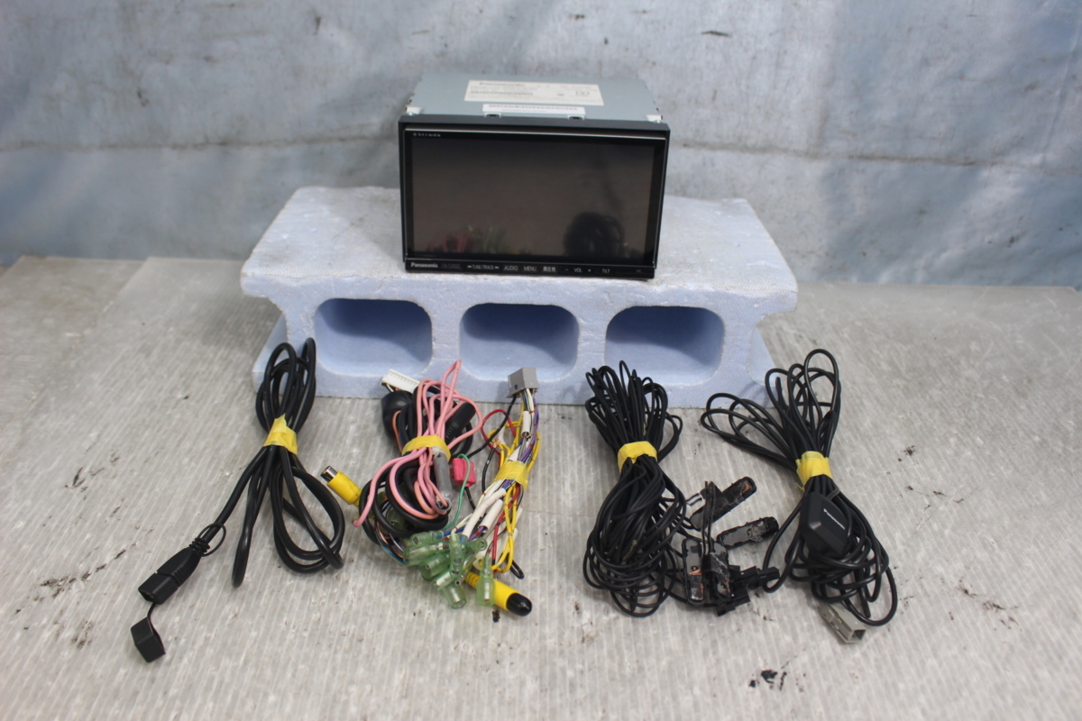 パナソニック ストラーダ CN-RA06WD 地デジ内蔵7型SDナビ 200mm用 iPod 