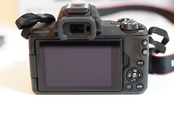 美品☆Canon EOS Kiss M ダブルズームキット 総額15万円相当 レンズ2個