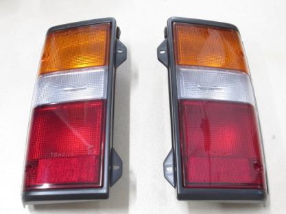新品 キャラバン E24 テールライト テールランプ 左右