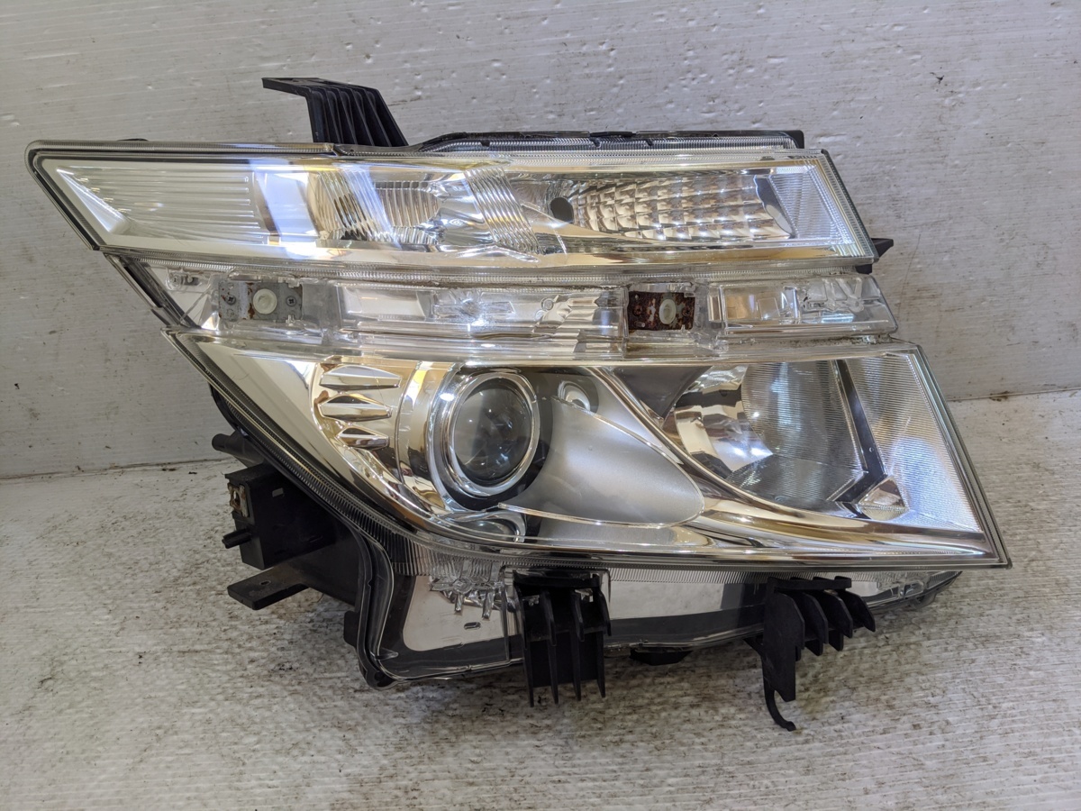 エルグランド 前期 日産 ヘッドライト HID E52 純正 キセノン LED 右