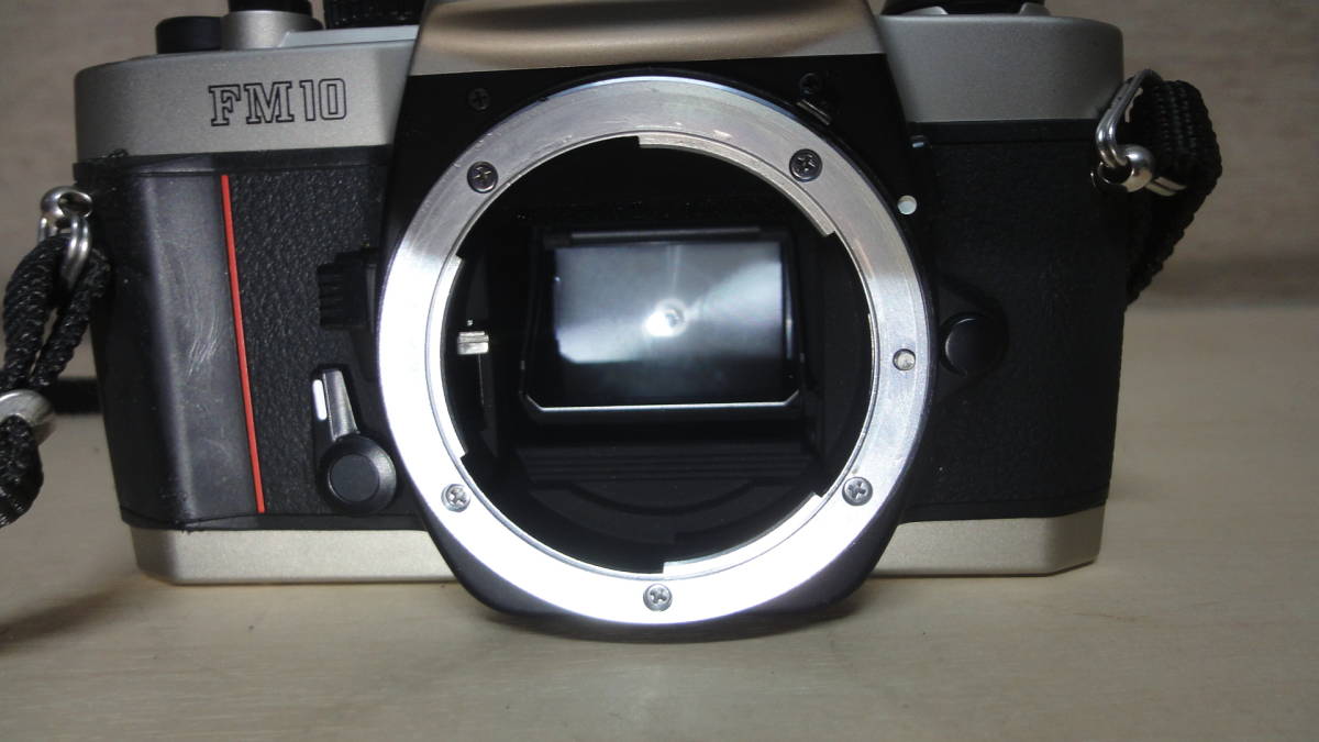 Nikon ニコン FM10 + Zoom-NIKKOR 35-70mm 1：3.5-4.8 一眼レフ カメラ