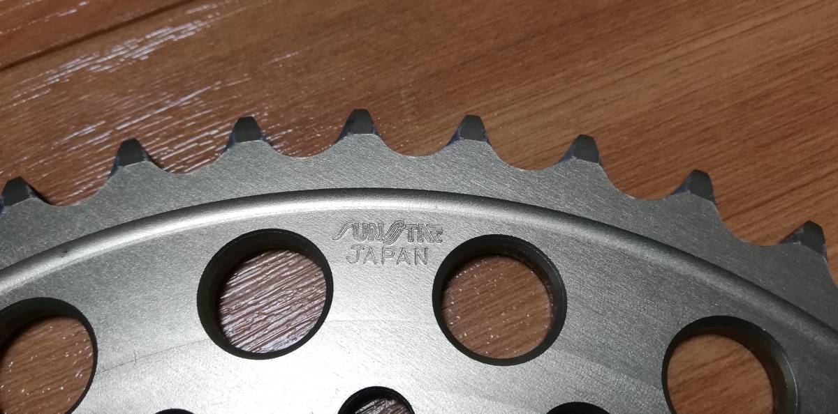 SZR660 サンスター リヤスプロケット 43丁 520 TZR250