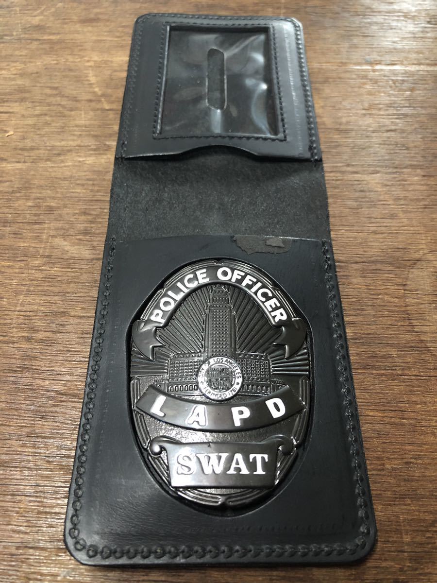 アメリカンポリスバッジ 珍しいSWATのバッジ 手帳風な作り LAPD POLICE