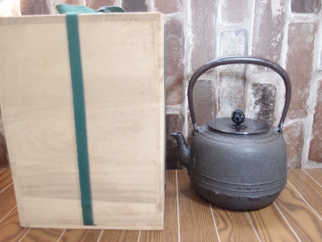 新作入荷，定番 湘☆965 鉄瓶 万代屋 菊池政光 1.4L 共箱付き
