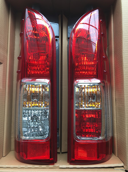 ハイエーステール　ほぼ新車外し　バッグフォグ付き寒冷地仕様 ショッピング販売店 ハイエース200系 新車外し6型 S-GL 寒冷地仕様 純正