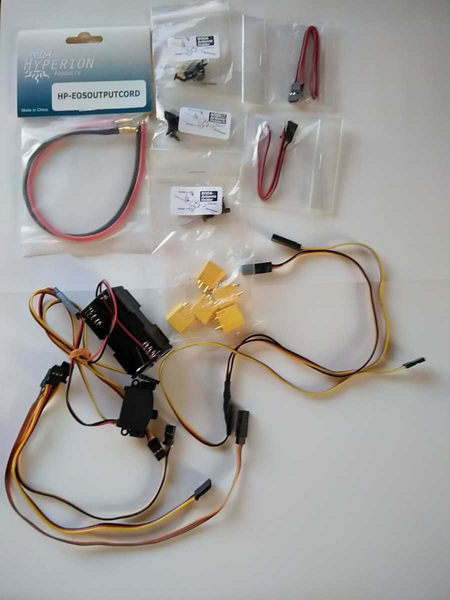 コネクター・サーボホーン・スピンナー・アダプター等諸々です。_2