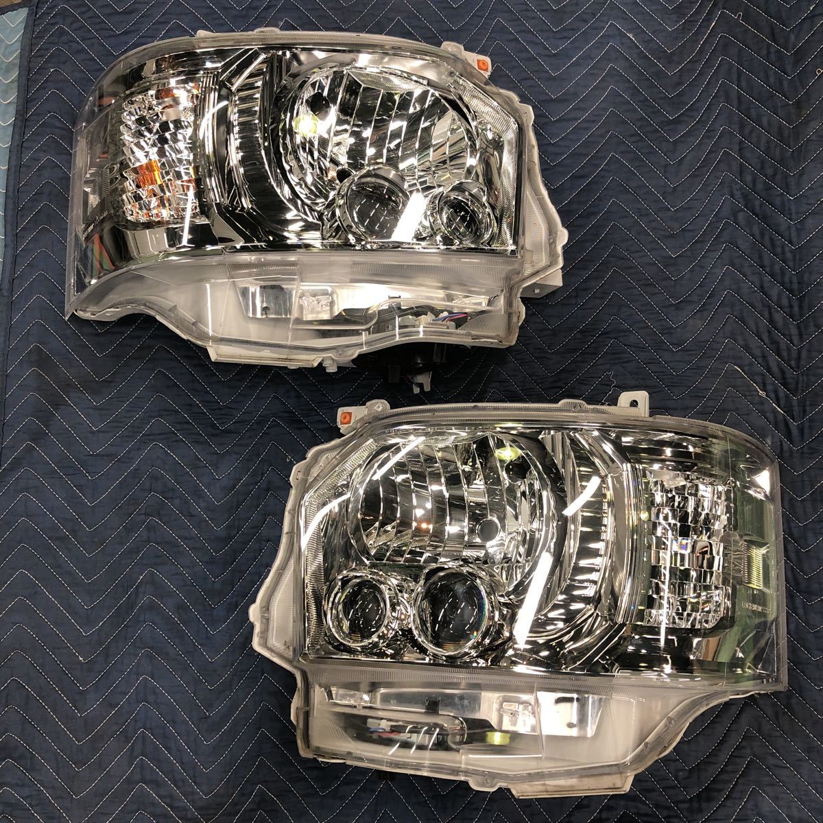 200系 ハイエース レジアスエース 純正 LED ヘッドライト ダーク