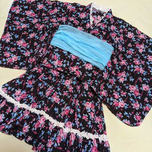 黒 花柄 ドレスの値段と価格推移は 1 100件の売買情報を集計した黒 花柄 ドレスの価格や価値の推移データを公開