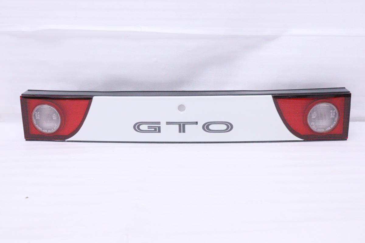 2112142★美品 中期 Z15A GTO リアガーニッシュ フィニッシャー 132-37598 ホワイトパール 純正★三菱 (KK)