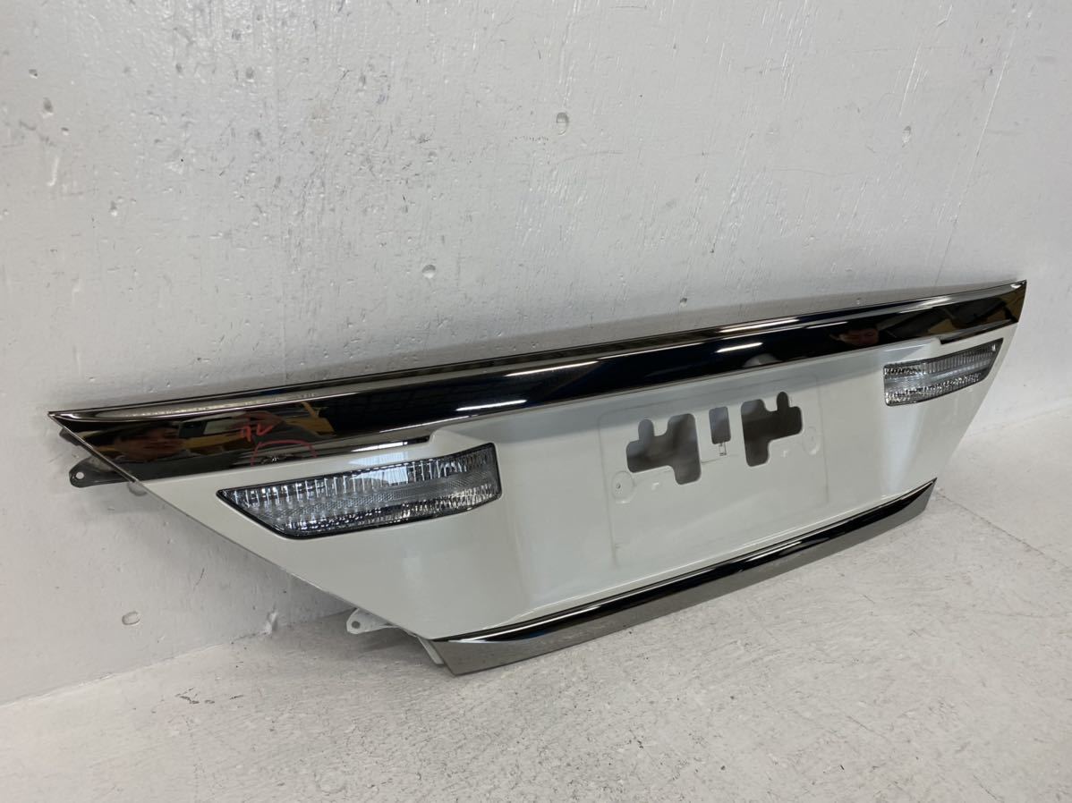 中古トヨタヴェルファイア DBA-ANH20W純正 リアゲートガーニッシュ