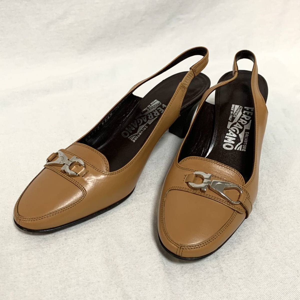 新品未使用サルヴァトーレ フェラガモ 長財布 パンプローナ リボン