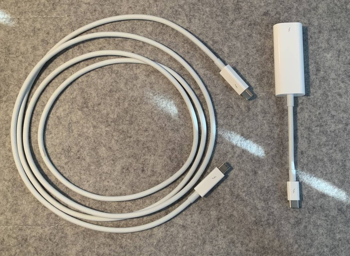 Thunderbolt 3（USB-C）- Thunderbolt 2アダプタ+Apple Thunderboltケーブル（2.0 m）_1