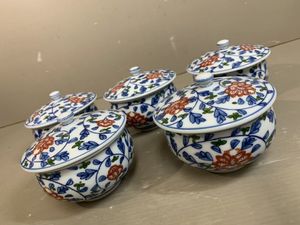 源右衛門 染付 獅子唐草 湯呑 夫婦 蓋付湯呑（獅子と牡丹 反り返る 
