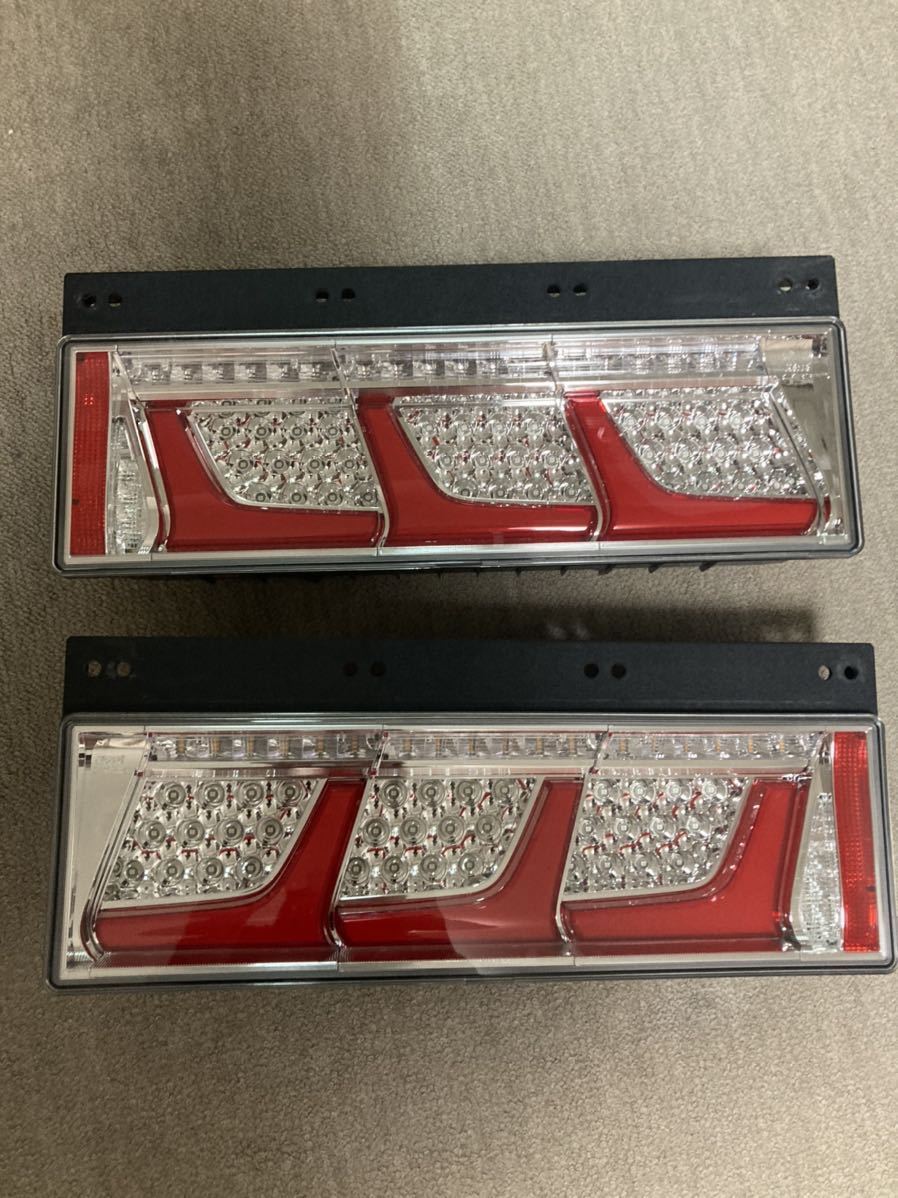 KOITO 小糸製作所 LED トラック用 小糸 3連 テールランプ 3連タイプ