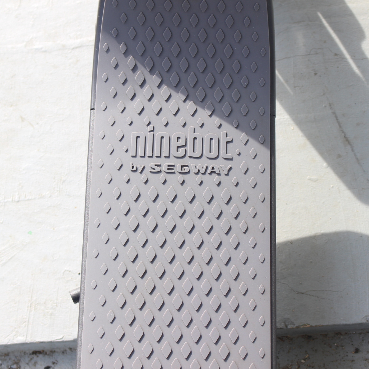T833)☆美品☆Ninebot Kickscooter ES2 セグウェイ 電動式キック 