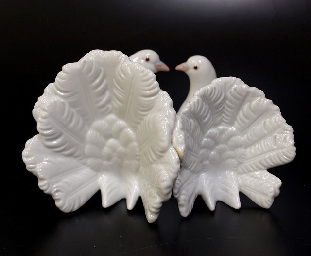 ヤドロ鳩箱の中の愛の鳥Lladro Doves 2 LoveBirdsInBox Doves on A