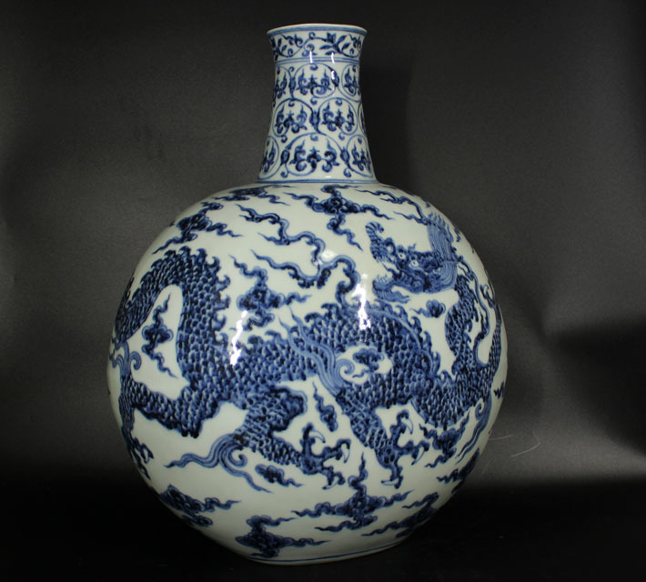 中国美術 青花霊芝雲龍紋 瓶(K-A860) 中国美術 青花霊芝雲龍紋 瓶(K