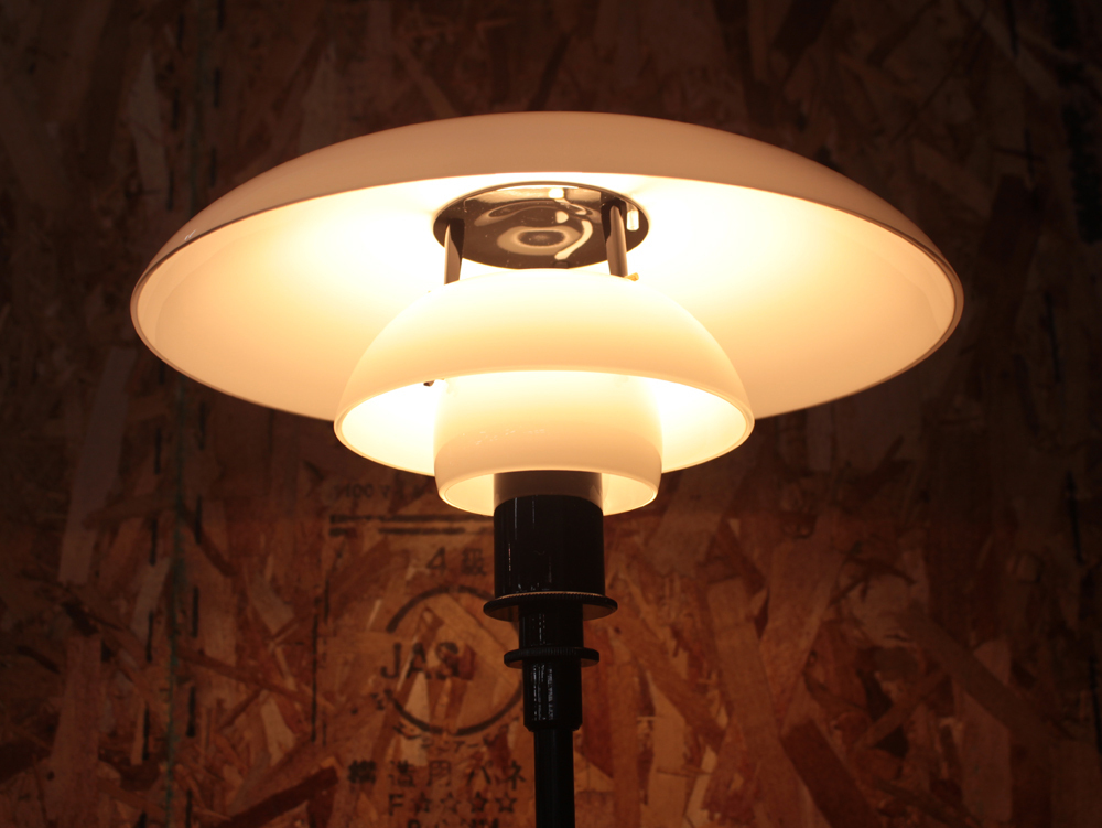 Y♢615 Italux ROGER フロアランプ MLE3028/1 本物 Y♢615 Italux ROGER フロアランプ MLE3028/1 Floor lamps