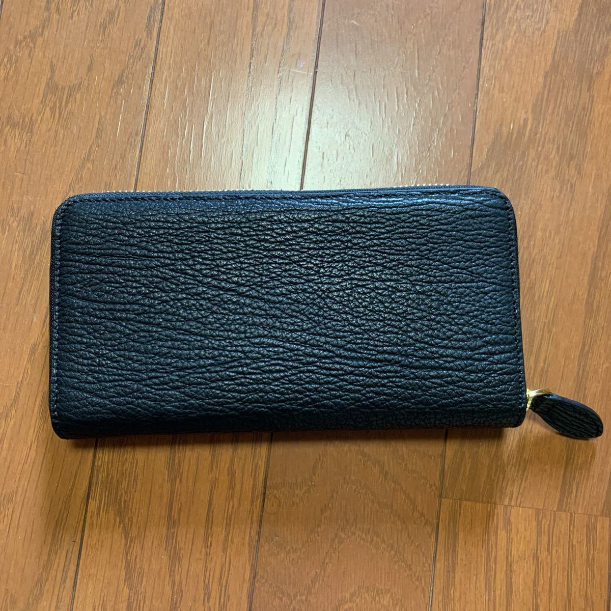 ラウンドファスナー財布　長財布　鮫皮　シャーク
