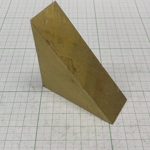 真鍮ブロック 三角 約63mm×63mm 厚み25㎜ 黄銅板 端材 工作 