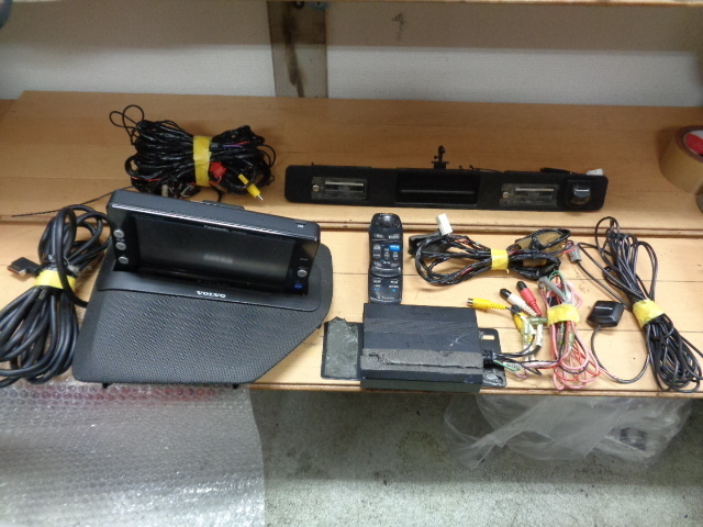 【送料無料，新作登場】 ボルボV70 CBA-SB5244W 後期 純正 HDDナビ ストラーダCN-HS400 バックカメラ フィッティング取り付けキッド リモコン付き(HDDナビ)｜売買されたオークション情報、yahooの商品情報をアーカイブ公開 - HDDナビ
