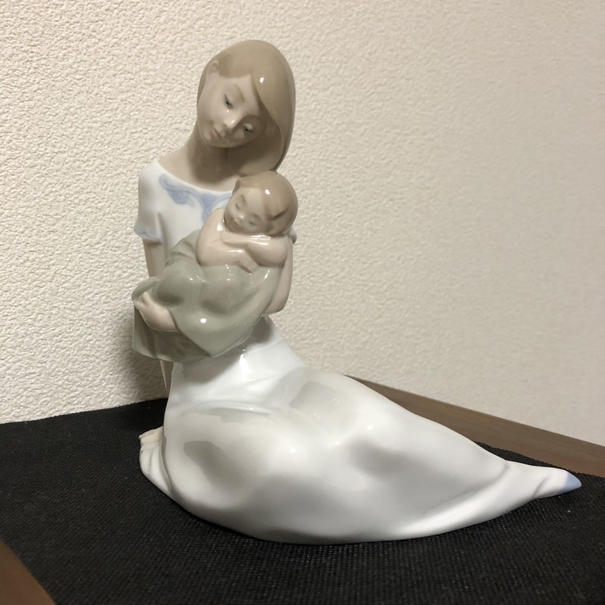 リヤドロ ナオ | 置物 人形 磁器 やすらぎの時（女の子） リヤドロ公式 
