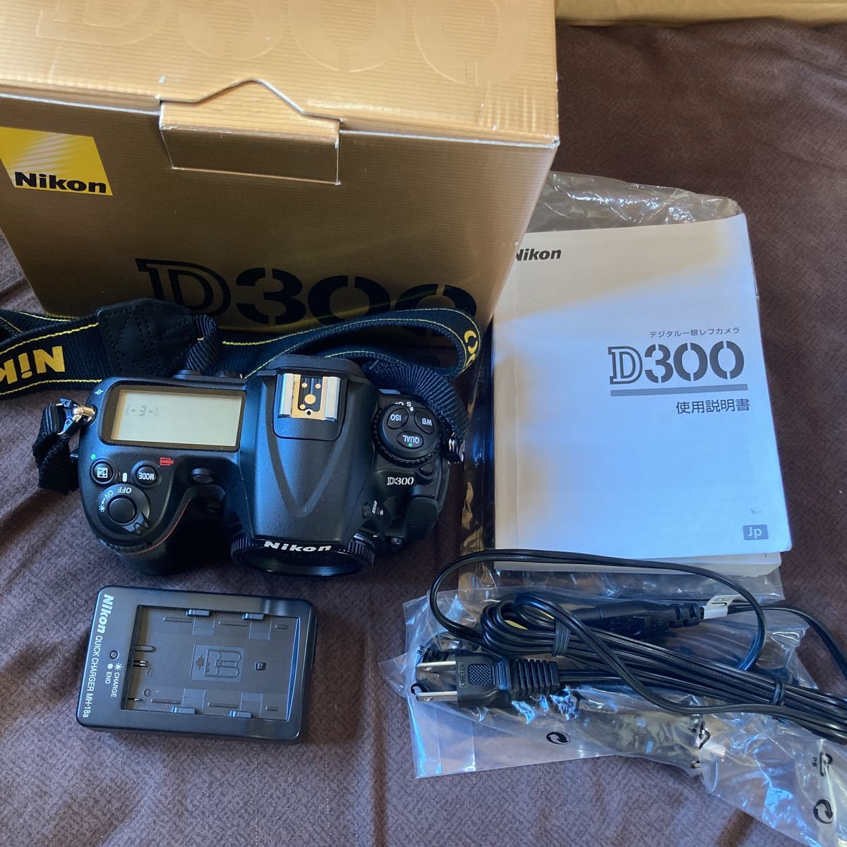 Nikon ニコン D300 ボディ デジタル一眼レフカメラ 品 着払い(ニコン 