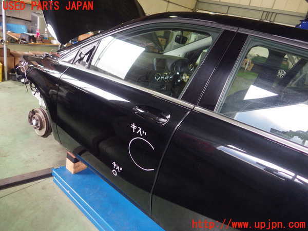4UPJ-64921260]ベンツB180(246242 W246)左前ドア 中古