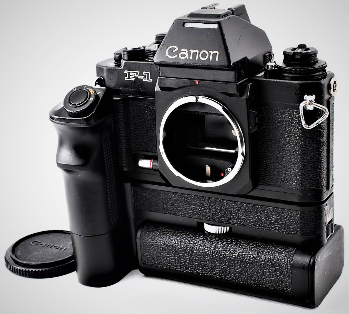 ☆ CANON キヤノン NEW F-1 ボディ 黒+ AEファインダー+ AE MOTOR
