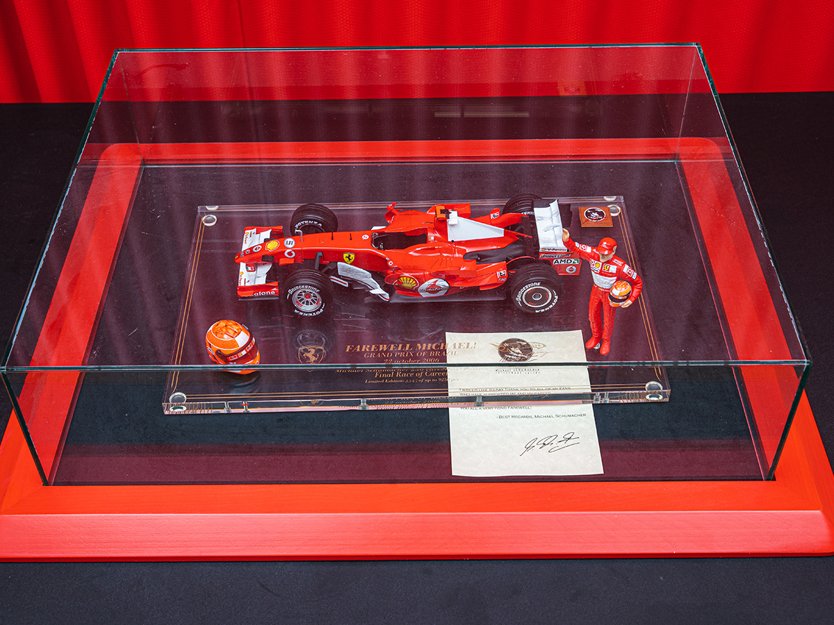 【1円スタート！売り切り！】Lot16　Michael Schumacher 2006 F1 Brazil GP引退記念 1/18 スケールモデル (Hot Wheels) File:Michael