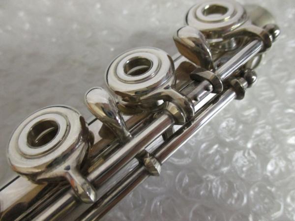 美品 ヤマハ フルート YFL-581 SILVER YAMAHA シルバー [梱0.1 