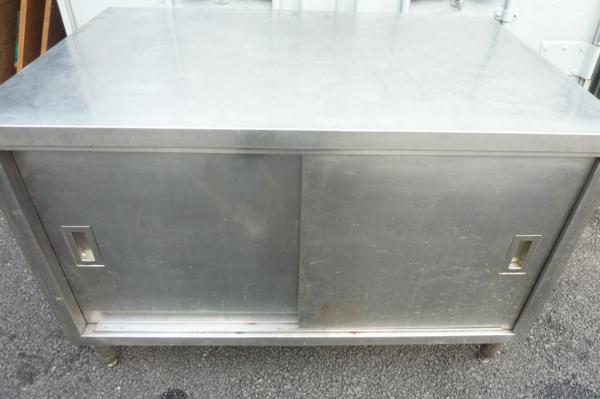 中古 ステンレス製 引き戸2枚 作業台 厨房機器 aw918A