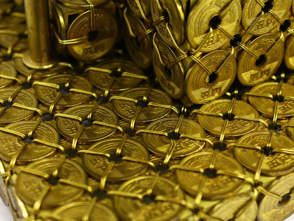 ○5円玉/五円玉 五重塔 3214枚使用 ガラスケース付 コイン工芸品