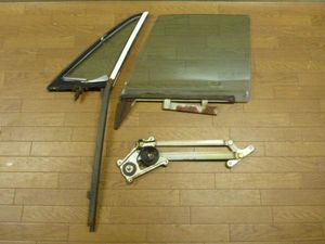 日産 GC10 ハコスカ 純正 左 フロントドア ガラス付き 