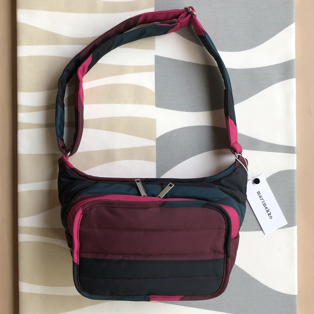 新品 marimekko BILLIE マリメッコ ショルダーパック マルチカラー 