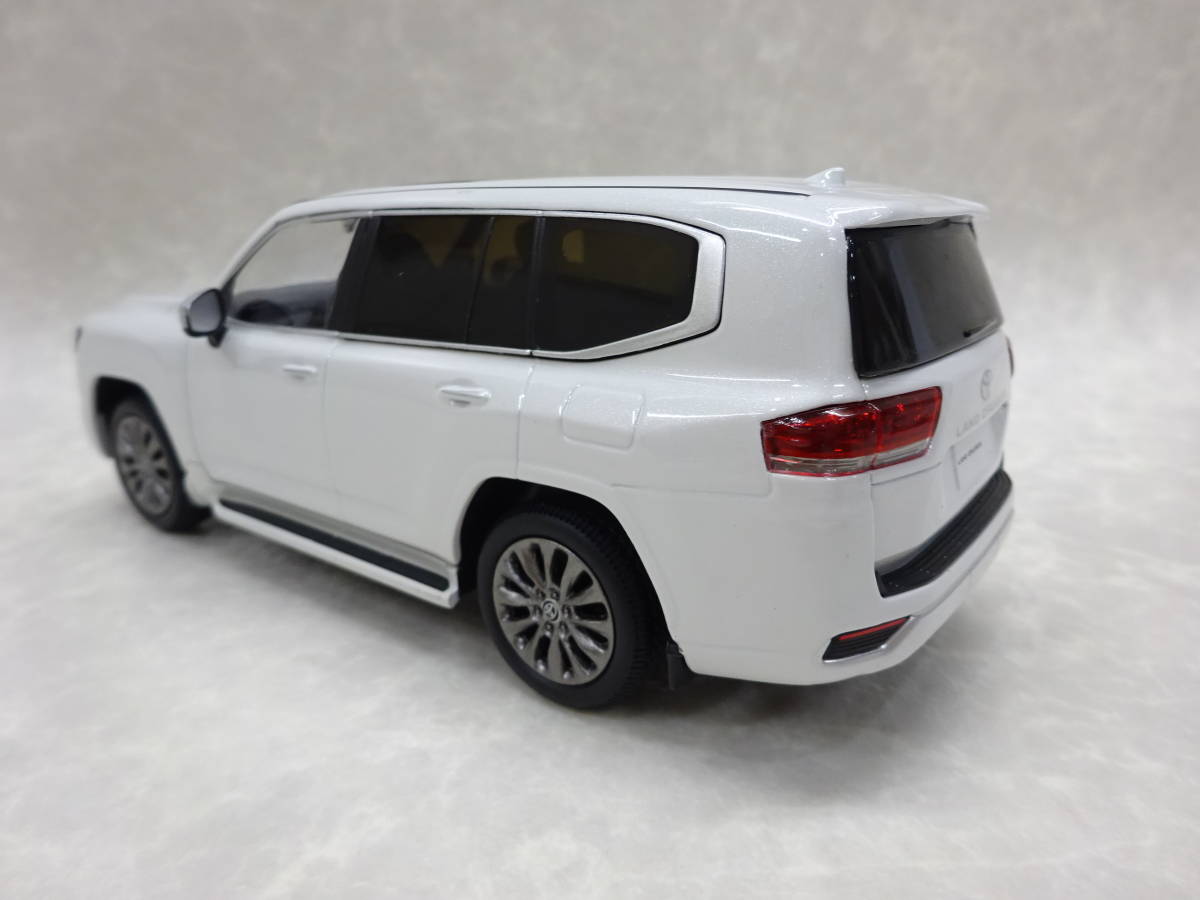722 トヨタ 新型ランドクルーザー300 ホワイトパールクリスタル
