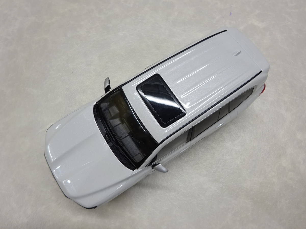 722 トヨタ 新型ランドクルーザー300 ホワイトパールクリスタル
