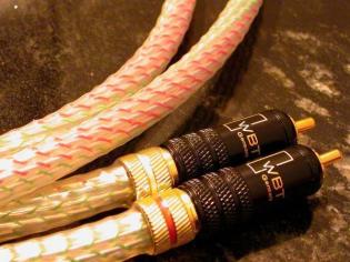 44万 NORDOST Valhallaと略同じ素材 締まった超低音【R4】473 BRZ 1.5m RCAケーブル
