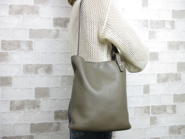 美品□ロエベ LOEWE□ショルダー バッグ レザー カーキ系 上質 大人 