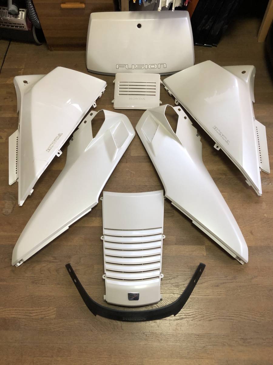 ホ） フュージョン 最初期型，1型 純正外装8点 艶有り、小傷有り
